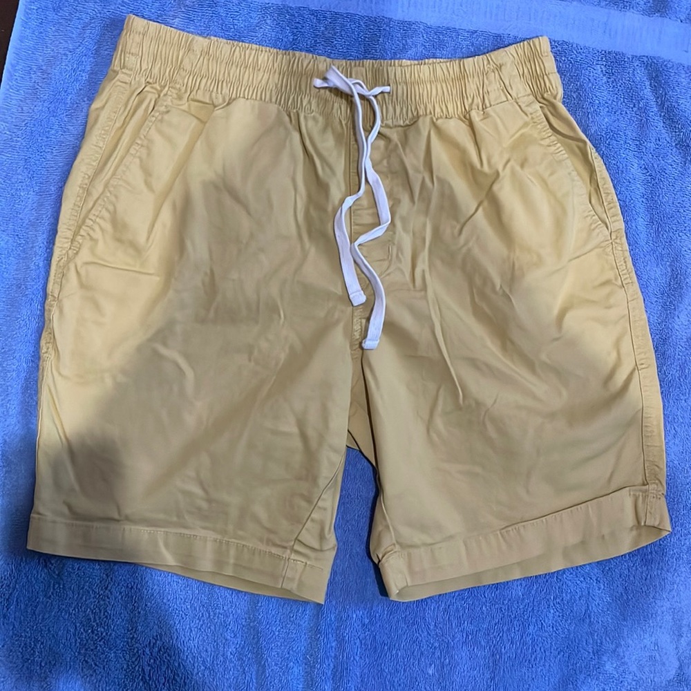Old Navy men’s shorts medium